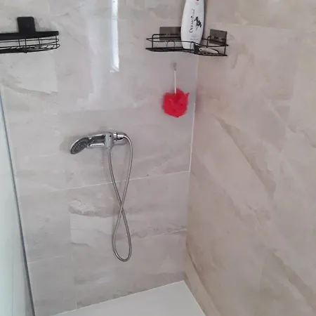 Mobilhome Manuflo مكان تخييم Saint-Paulet-de-Caisson
